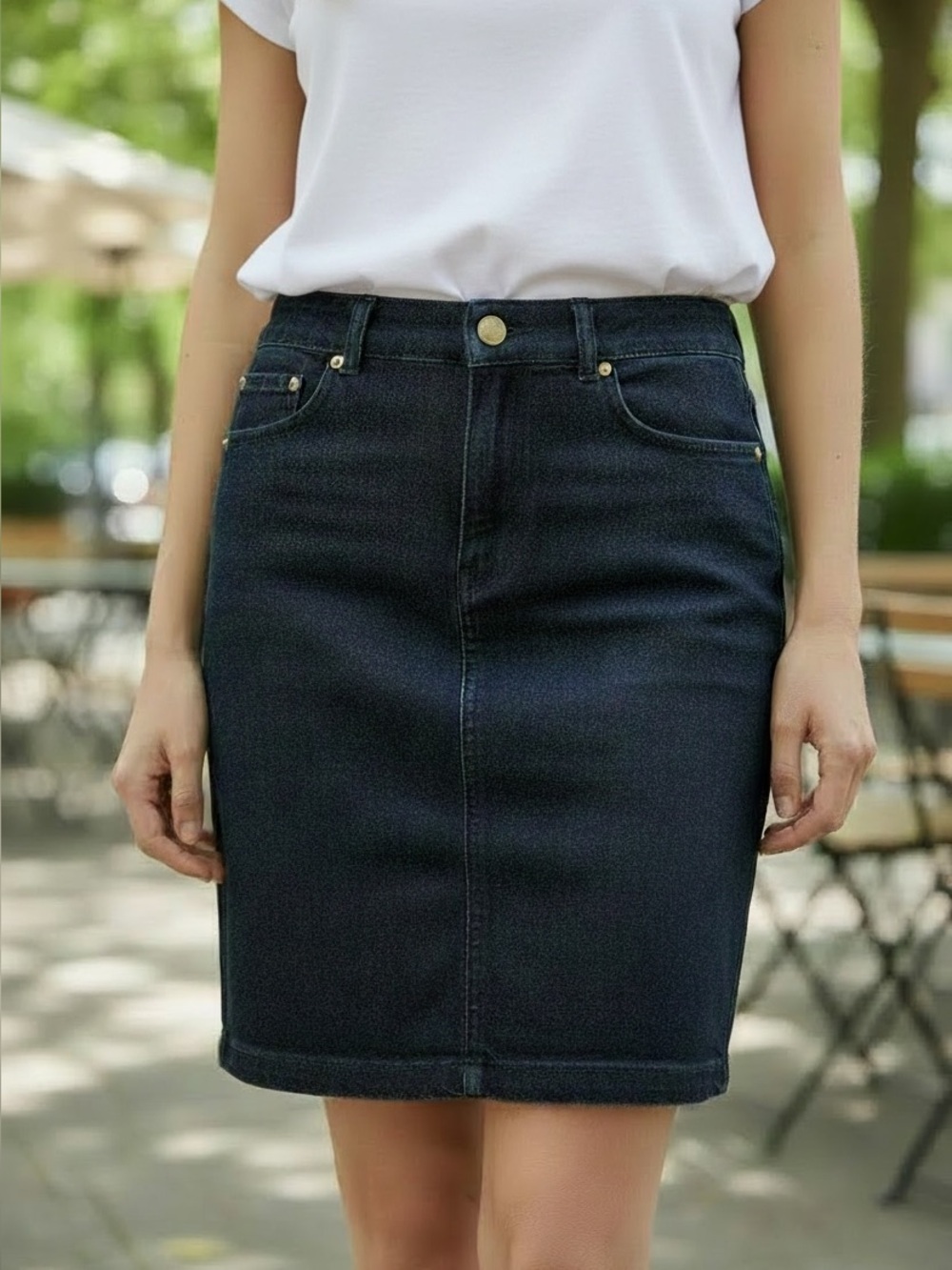 Lilly Pulitzer Dempsey Palm Beach Fit Indigo Denim Skirt
Size 6
